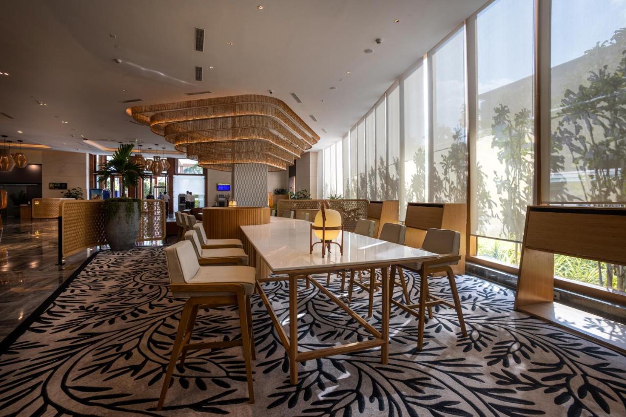 Novotel Hyderabad Airport Екстер'єр фото The lounge at KLIA