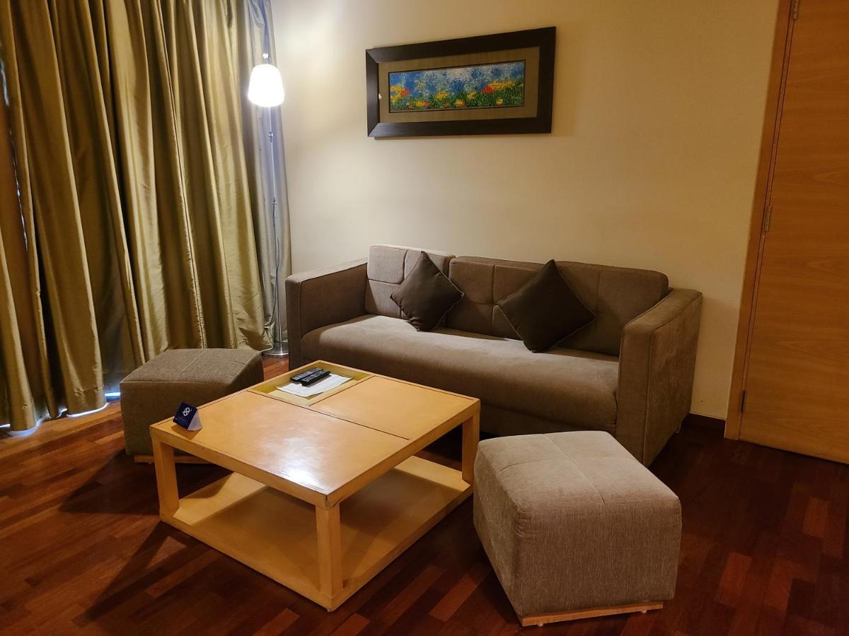 Novotel Hyderabad Airport Екстер'єр фото A living room in a hotel