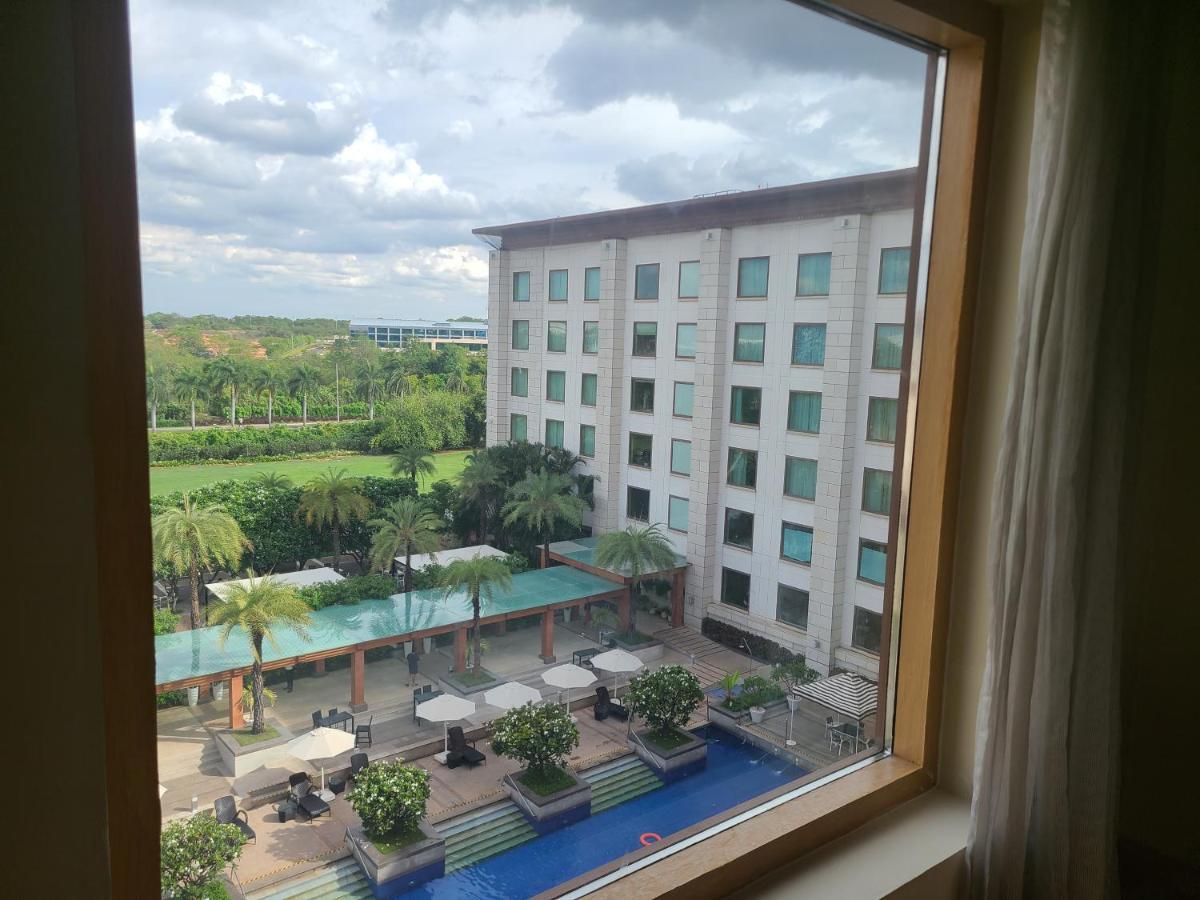 Novotel Hyderabad Airport Екстер'єр фото View of the pool from a guest room