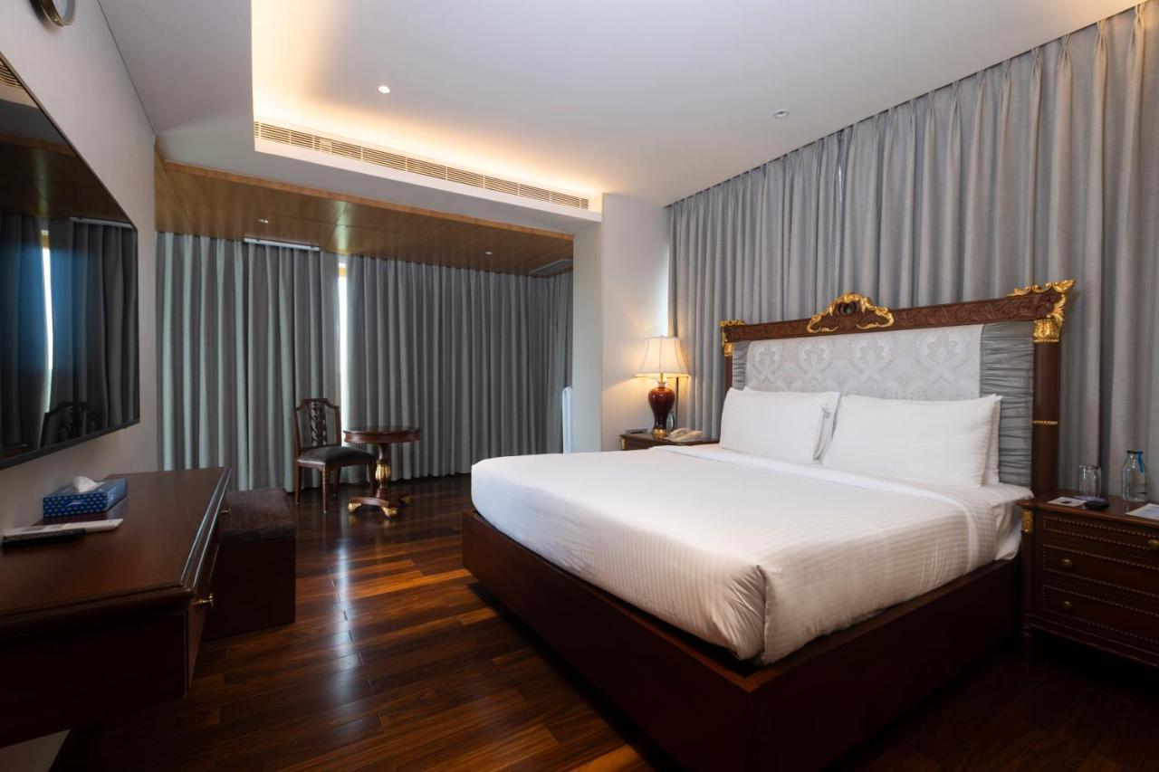 Novotel Hyderabad Airport Екстер'єр фото