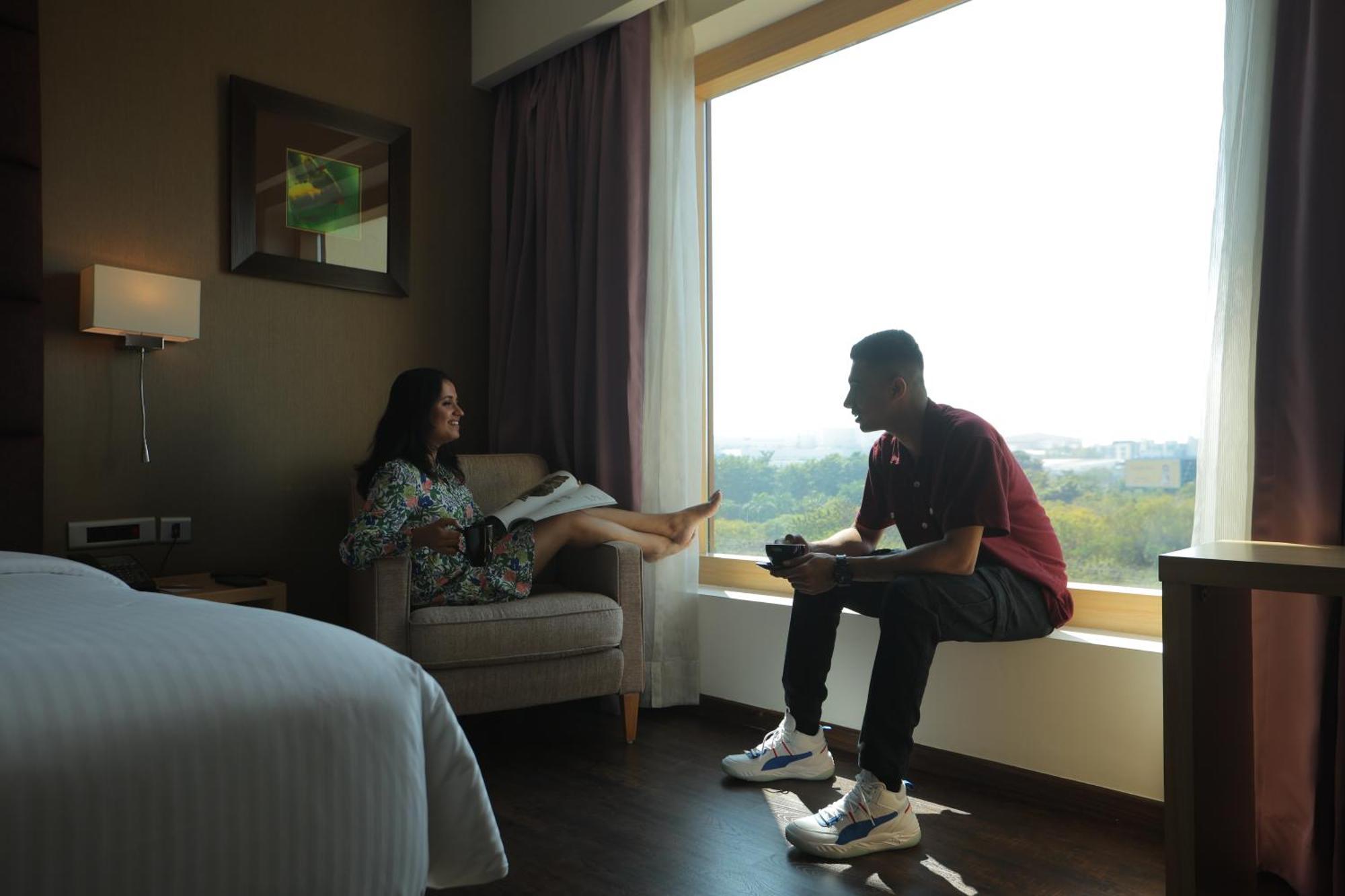 Novotel Hyderabad Airport Екстер'єр фото A guest room at the hotel